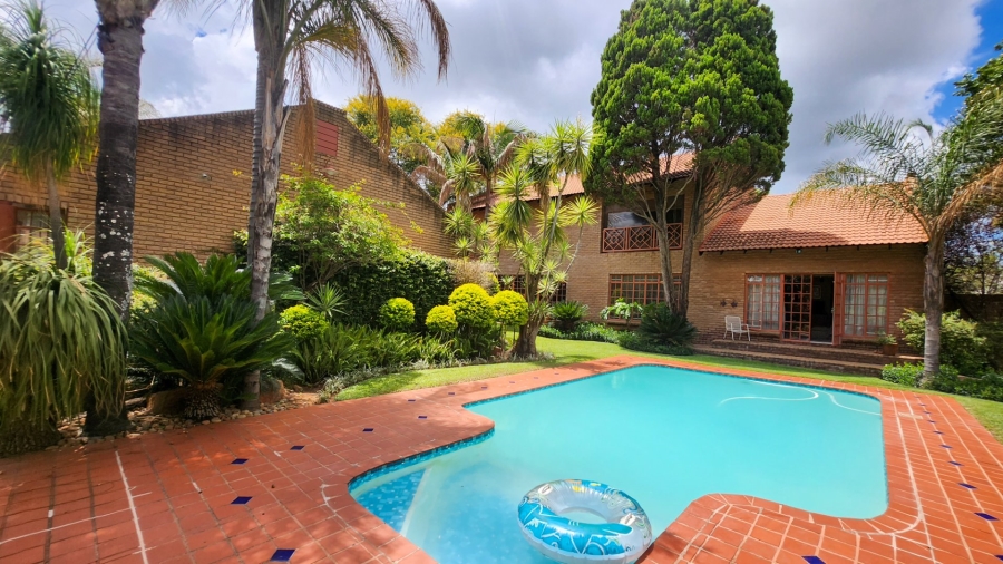 5 Bedroom Property for Sale in Wilkoppies North West